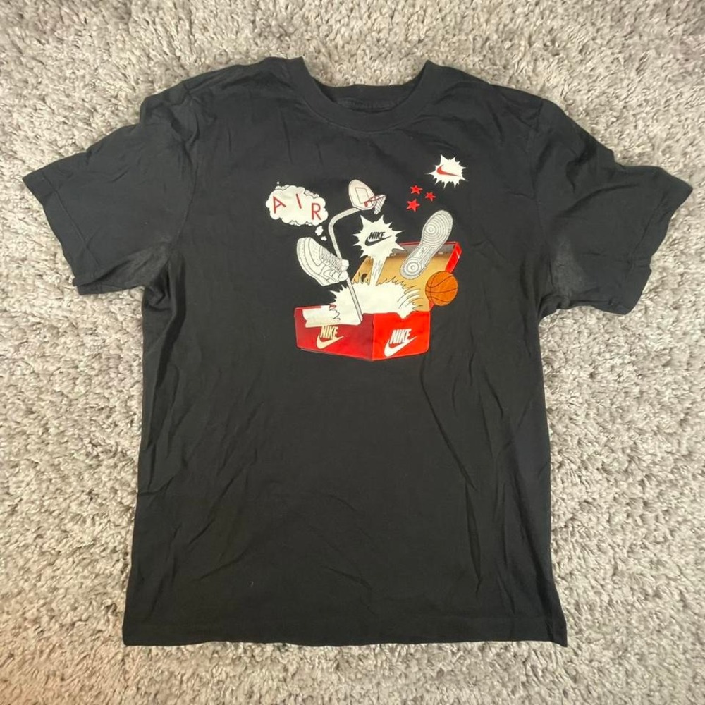 Nike Air Force‎ One black and red graphic tee